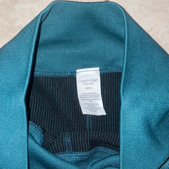 Womens Calvin Klein Workout shorts - Picture 2 of 2